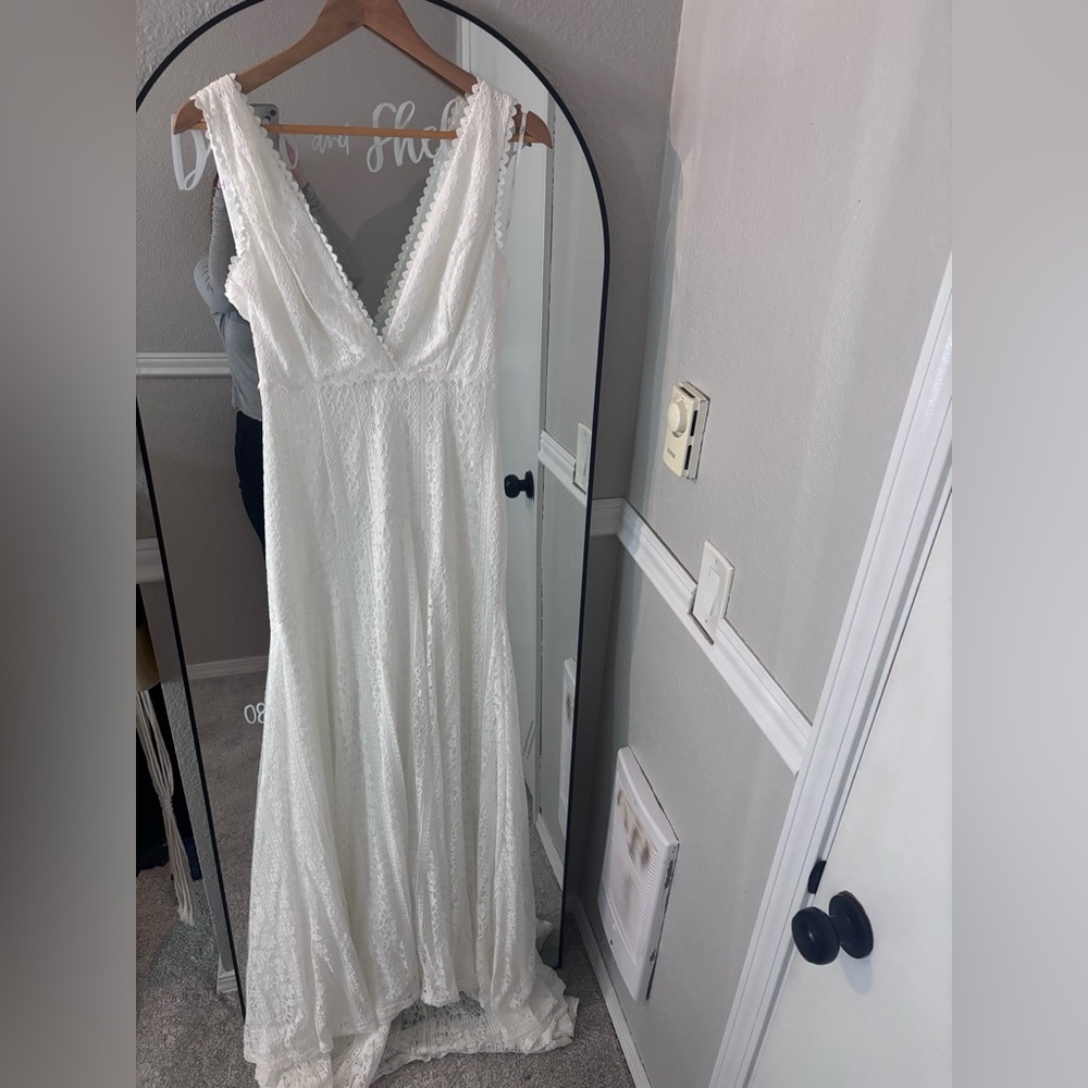 NWT Lulus lace wedding dress - Picture 3 of 7